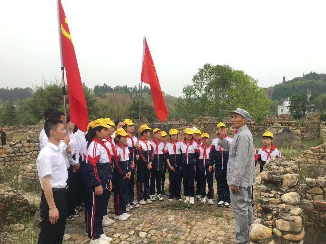 救援摄影师男孩
