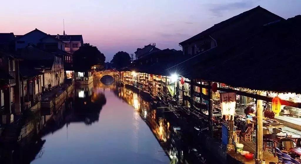沈从文苦追张兆和成功后,为何又岀轨,张兆和为什么说不懂沈从文